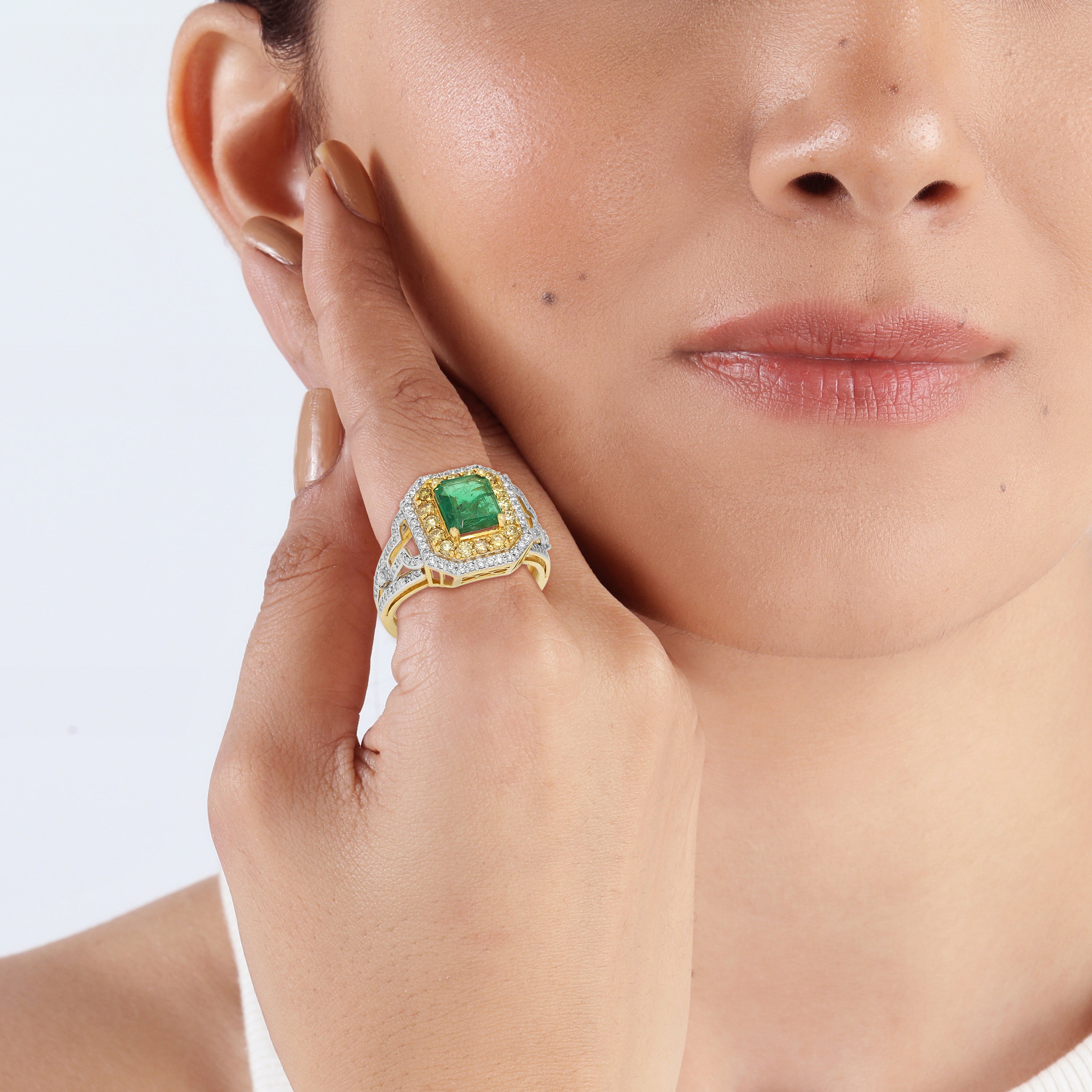 Golden Emerald Ring